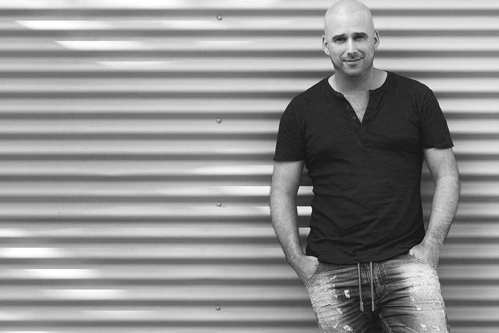 Daniel Corbin : le célèbre designer se confie sur son couple Daniel Corbin : le célèbre designer se confie sur son couple