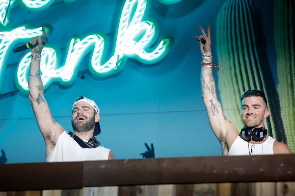 Alex Pall (L) and Andrew Taggart (R) of The Chainsmokers perform in Carlifornia