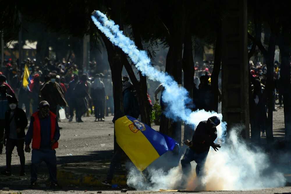 An estimated 14,000 Ecuadorans are taking part in the mass show of discontent -- the bulk, some 10,000 of them -- in Quito An estimated 14,000 Ecuadorans are taking part in the mass show of discontent -- the bulk, some 10,000 of them -- in Quito
