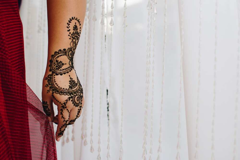 Circle henna designs Circle henna designs