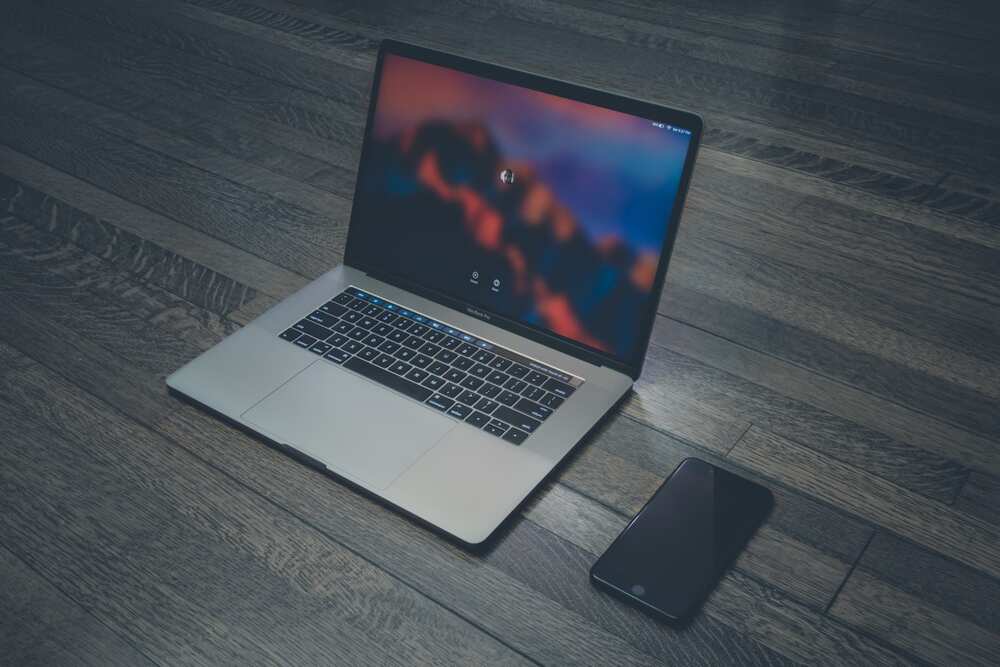 MacBook dark mode MacBook dark mode