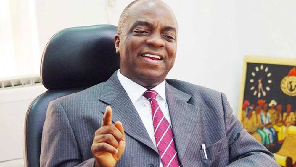 Bishop ya bayyana yadda ubangiji ya sanar dashi illolin mulkin shugaba Buhari tun 2015 Bishop ya bayyana yadda ubangiji ya sanar dashi illolin mulkin shugaba Buhari tun 2015