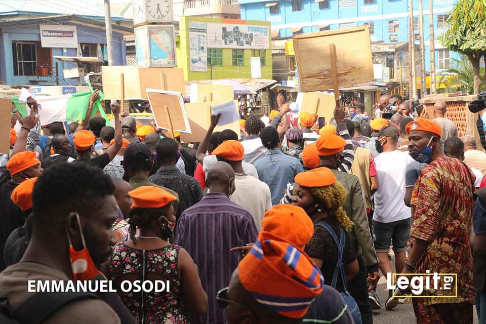 Independence day: Police inspector arrested in Lagos for assaulting journalist Independence day: Police inspector arrested in Lagos for assaulting journalist