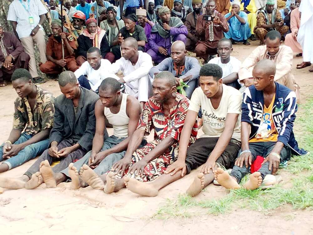 Fulani sun mika masu garkuwa 11 ga yan sanda Fulani sun mika masu garkuwa 11 ga yan sanda
