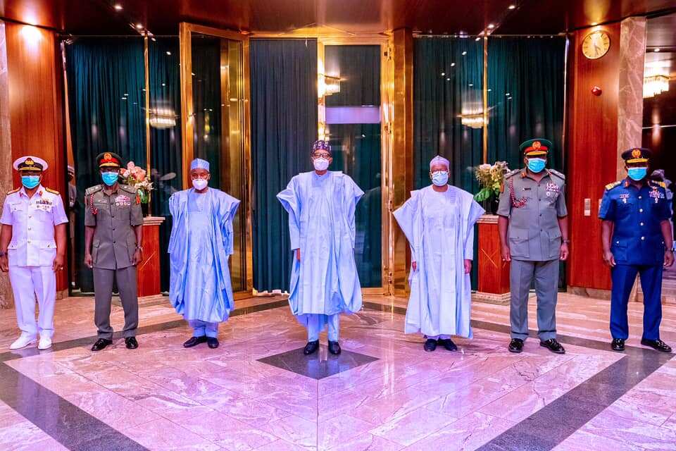 Buhari meets with newly appointed service chiefs in Aso Villa (photos)