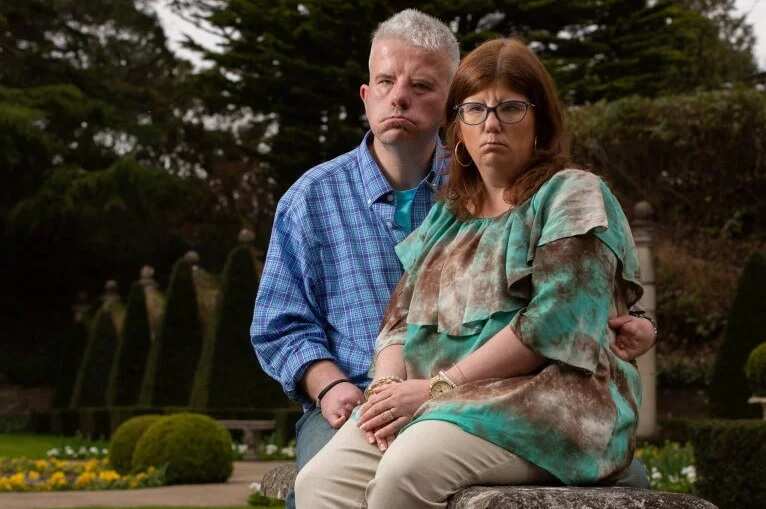 Couple who can’t smile because of rare condition fall in love after meeting online