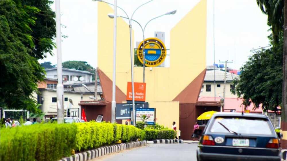 A photo showing the entrance of UNILAG. Photo source:The Guardian