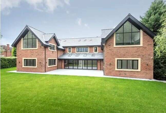 Manchester United Star Puts Incredible £3.5 Million House Up For Sale
