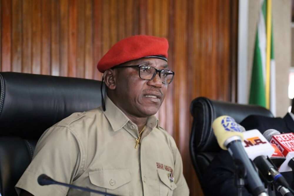 Ba za'a iya hada kai a APC ba, masu dogon buri sun mamaye jam'iyyar, sun shake mata wuya: Solomon Dalung Ba za'a iya hada kai a APC ba, masu dogon buri sun mamaye jam'iyyar, sun shake mata wuya: Solomon Dalung
