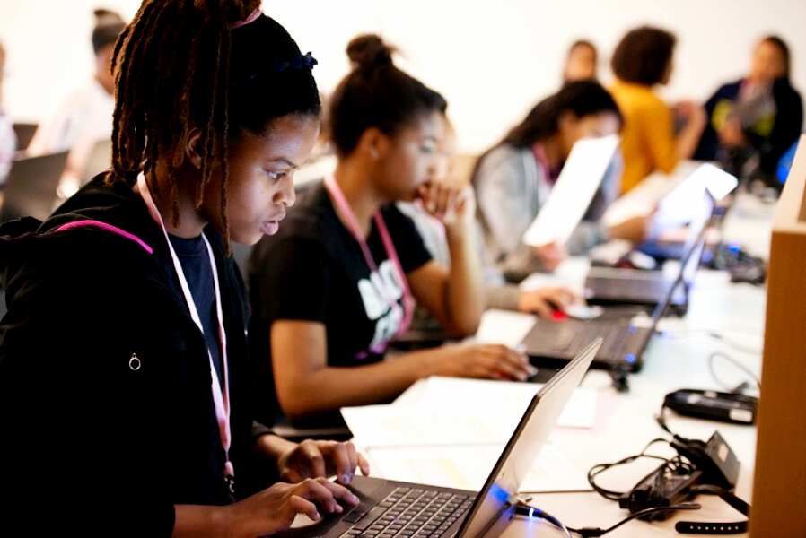 Computer university. Африканские программисты. Coding' student. Women coding. Coding Competitions.