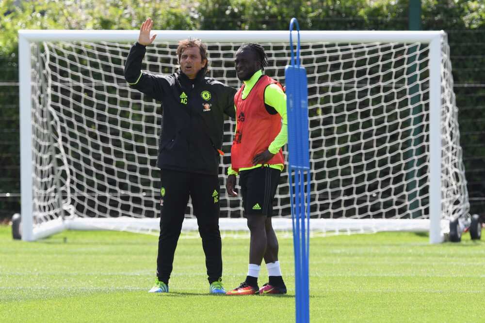 Victor Moses and Conte.