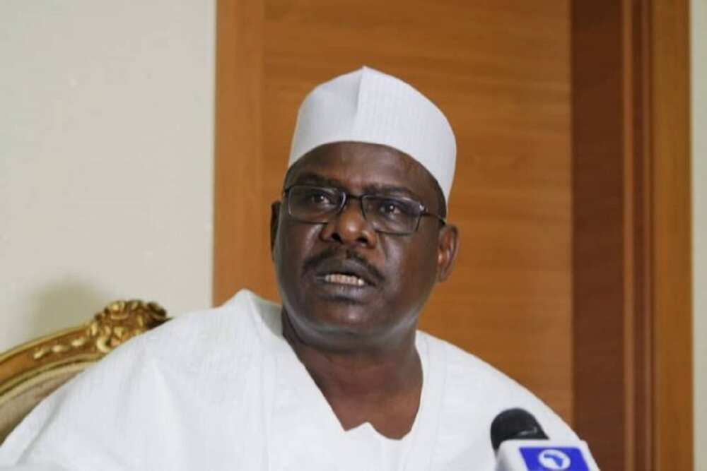 Buhari ba shi da matsala, barayi ne ke zagaye da shi, Ndume