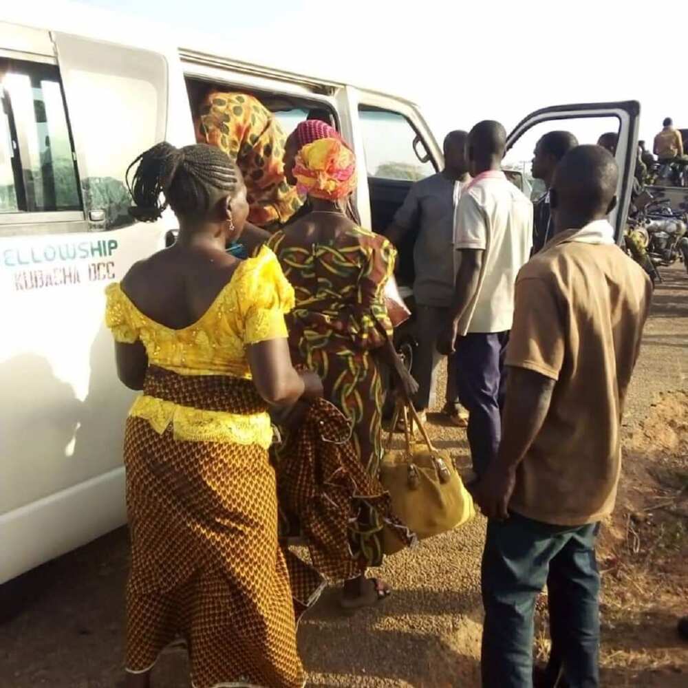 Hotuna: Dakarun soji sun ceto mutum 9 daga hannun 'yan bindiga a Kaduna Hotuna: Dakarun soji sun ceto mutum 9 daga hannun 'yan bindiga a Kaduna