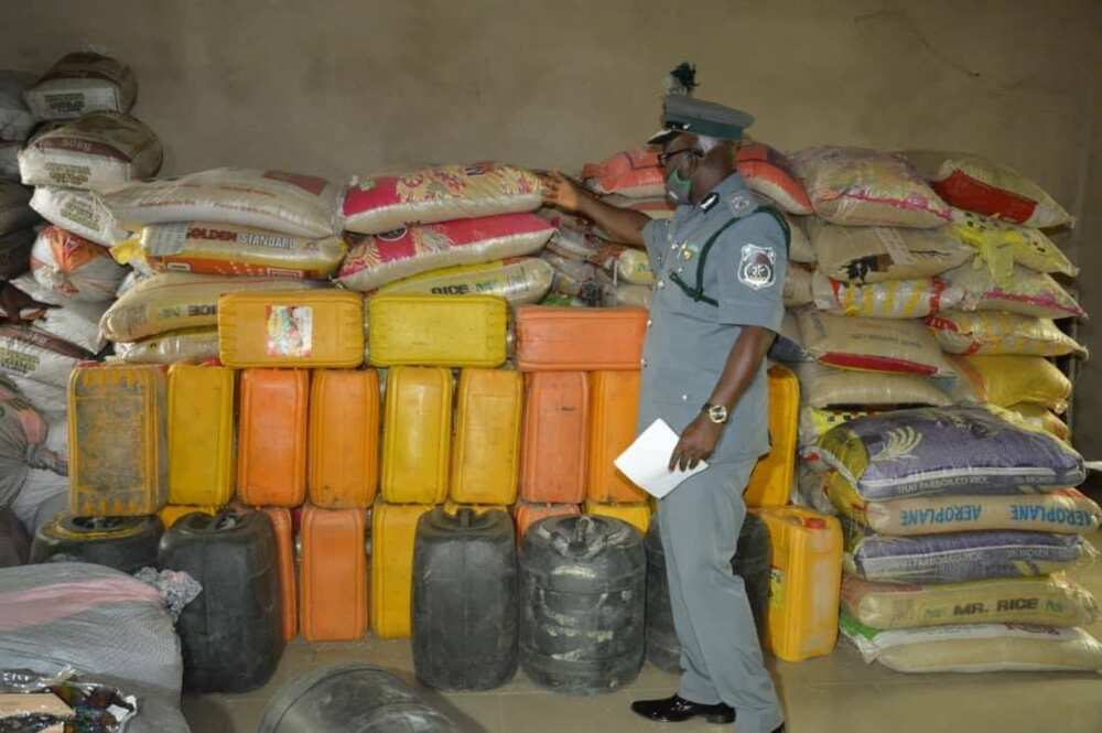 Rice smugglers, Nigeria Customs Service team, Nigeria police