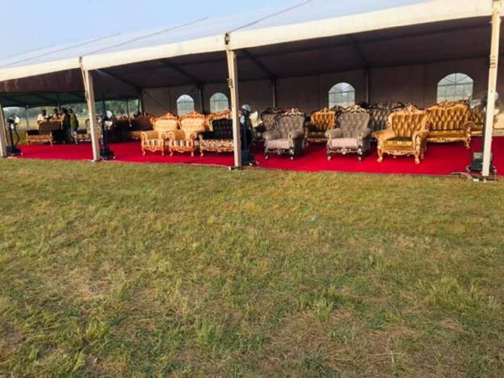Hotuna daga wurin shirye-shiryen mika sandar sarautar Zazzau Hotuna daga wurin shirye-shiryen mika sandar sarautar Zazzau