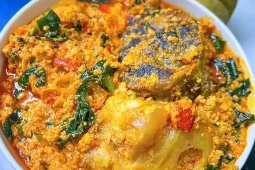 how to cook egusi soup with bitter leaf