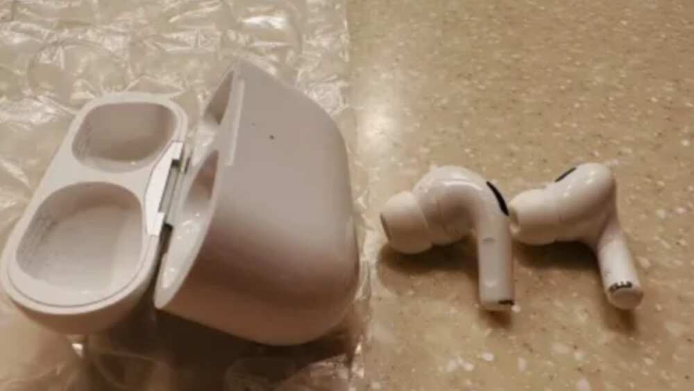 Hayden tracker airpod to a flight attendant Hayden tracker airpod to a flight attendant