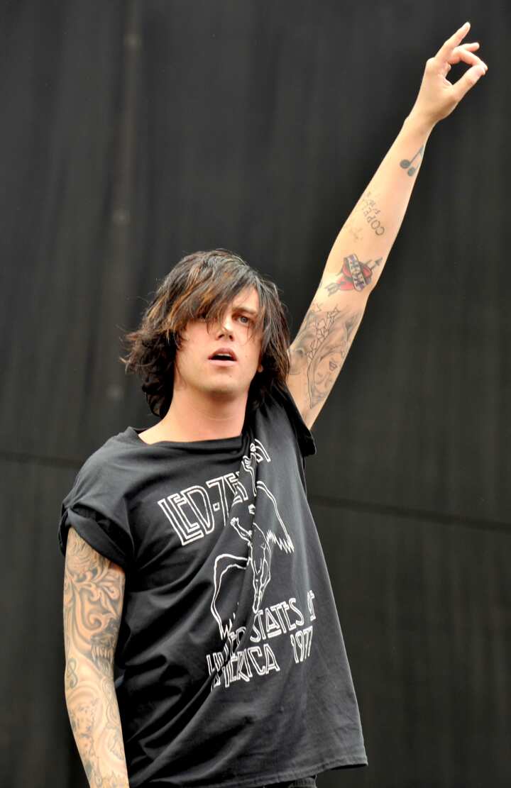 Kellin Quinn bio: Age, height, net worth, career, wife, daughter - Legit.ng