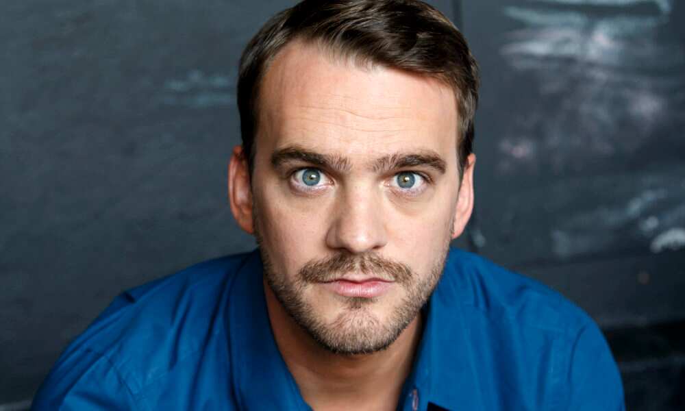 Biographie de Vincent Kucholl: une vie consacrée à l’humour Biographie de Vincent Kucholl: une vie consacrée à l’humour