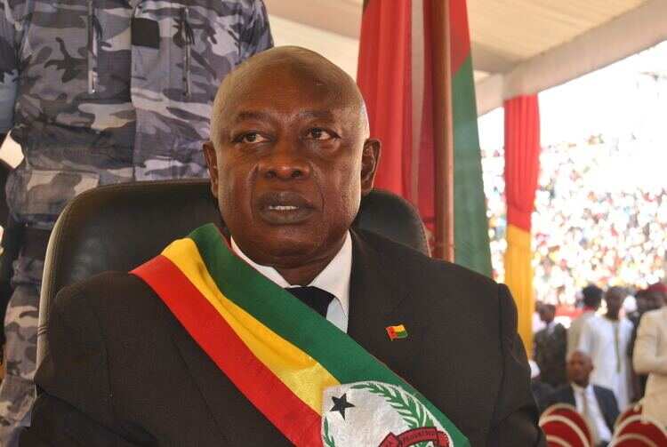 Cipriano Cassama: Guinea-Bissau interim president resigns amid death threats