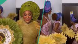 Asoebi ladies unveil bride dressed in a glamorous trad outfit, netizens react: "She is beautiful"