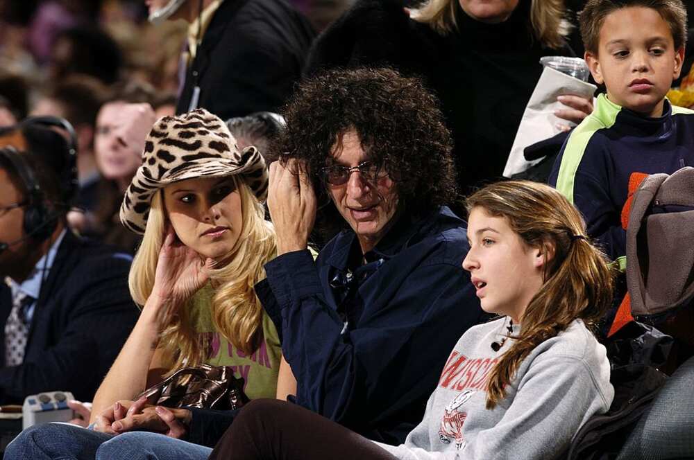 Who Is Howard Stern's Wife Beth? The Sun | peacecommission.kdsg.gov.ng