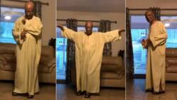 "So unbothered": Nigerian father plays music loudly with Bluetooth speaker, dances in video
