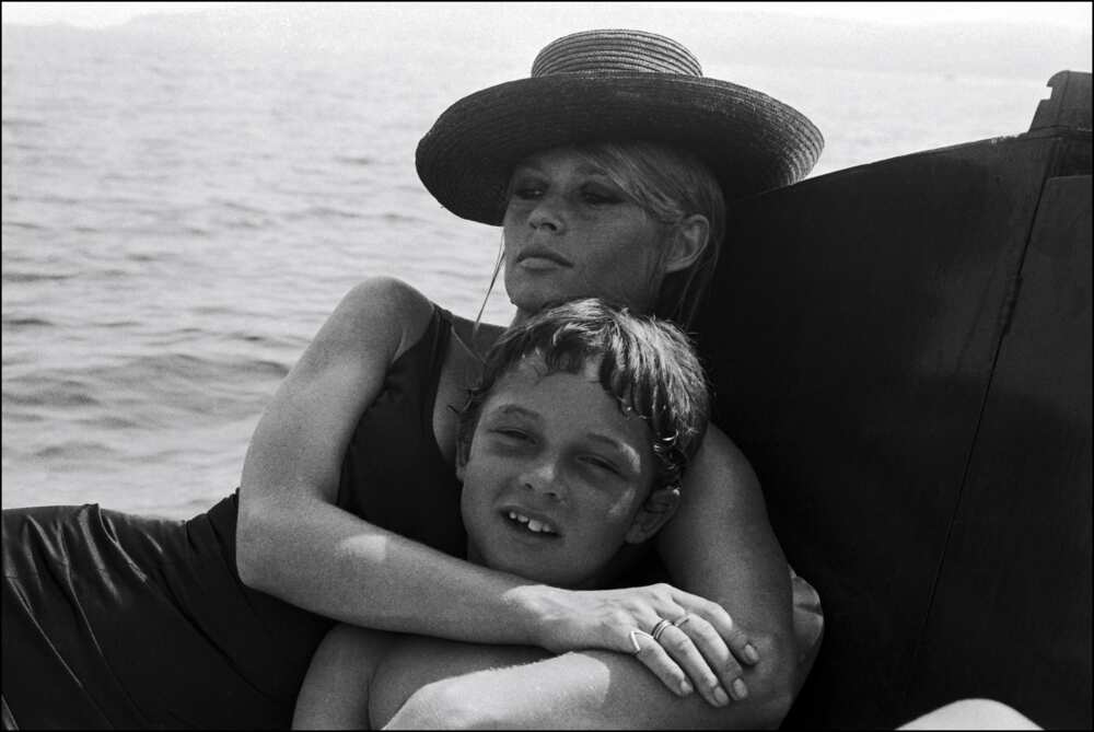 Brigitte Bardot et son fils Nicolas Charrier.
Photo : Jean-Pierre BONNOTTE/Gamma-Rapho via Getty Images