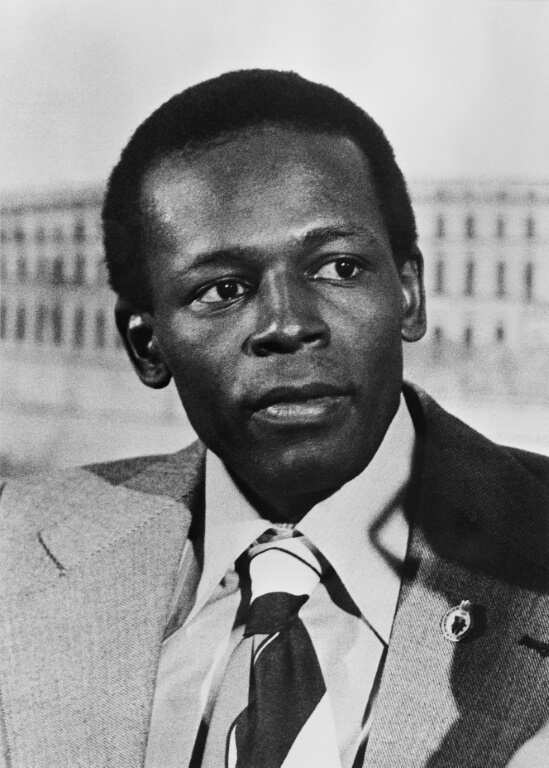 Jose Eduardo dos Santos was foreign minister of Angola in 1976