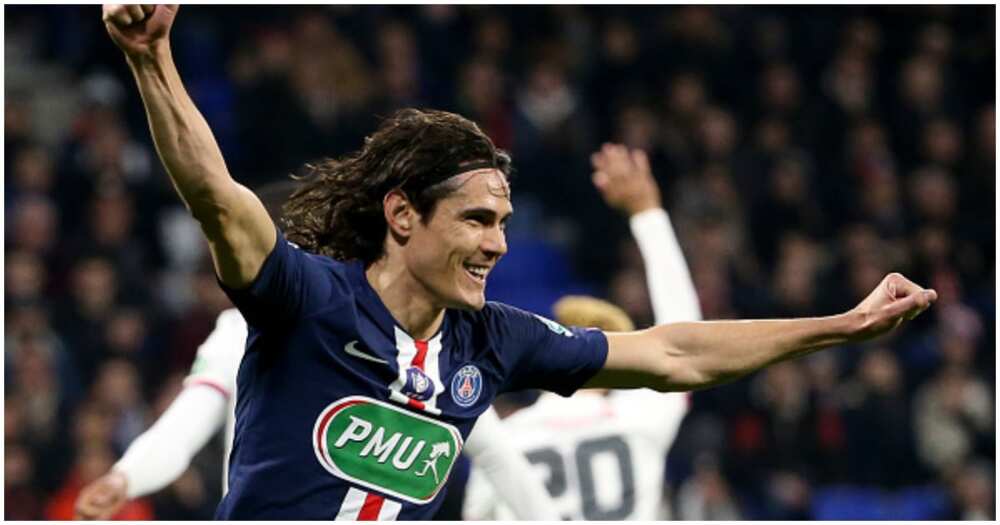 Edinson Cavani trains with Man United for first time since summer move Edinson Cavani trains with Man United for first time since summer move