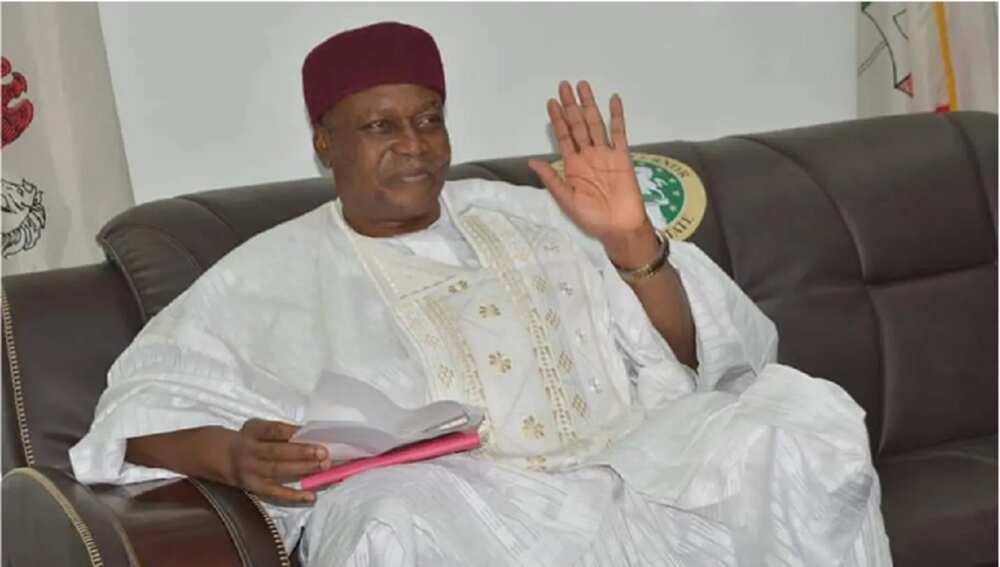 Da Ɗumi-Ɗumi: Hadiman Gwamna Sun Juya Masa Baya, Sun Fice Daga PDP Sun Koma APC Da Ɗumi-Ɗumi: Hadiman Gwamna Sun Juya Masa Baya, Sun Fice Daga PDP Sun Koma APC