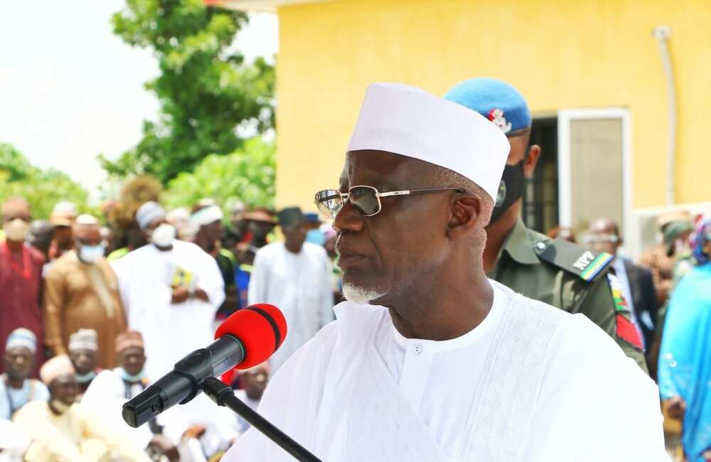 'Kona Fasinjoji Da Ransu: Ministan Ƴan Sanda Ya Kare Buhari Kan Ƙin Zuwa Jaje a Sokoto