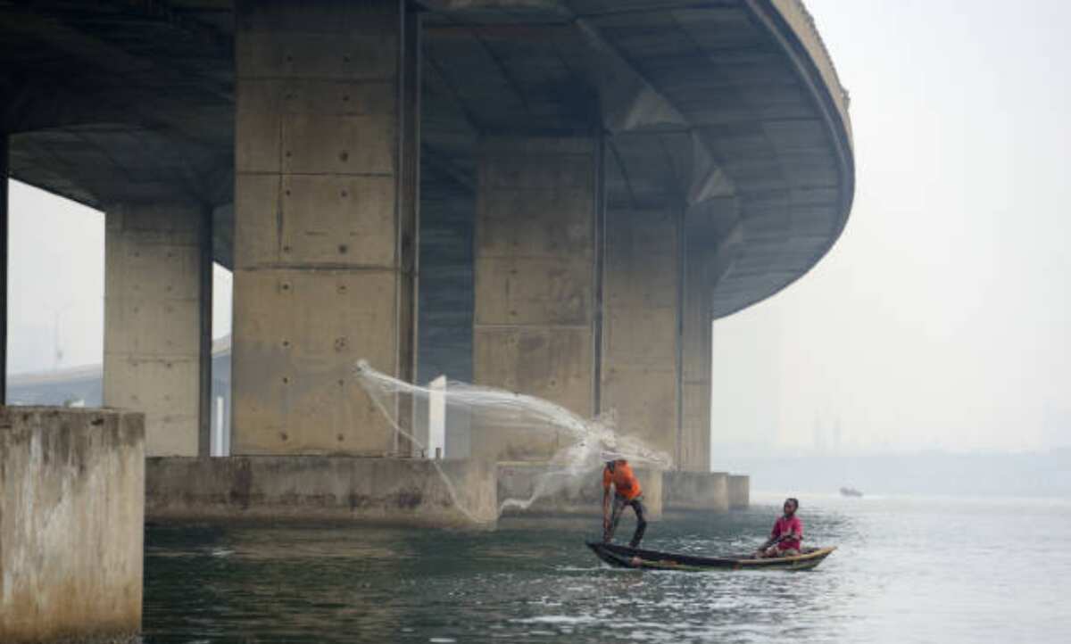 Horror moments at third mainland bridge as married woman arguing with her husband jumps inside lagoon
