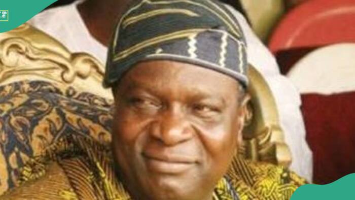 Tears as former Osun governor, Olagunsoye Oyinlola loses sister
