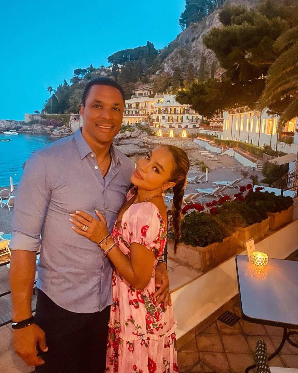 Is Tony Gonzalez still married to October? Is Tony Gonzalez still married to October?
