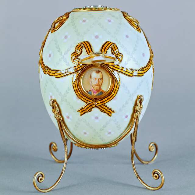 The egg was one of the series of gifts presented by Emperor Nicholas III. Photo source: Faberge