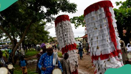 Pandemonium as Lagos traditional ruler unmasks masquerade in physical combat