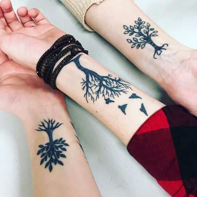 henna wrist tattoo design | Orlane is 13. She started henna … | Flickr