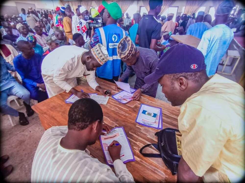 Senator Danjuma Goje empowers 2,200 constituents in Gombe