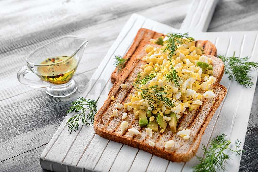 Toasted bread with cut boiled egg Toasted bread with cut boiled egg