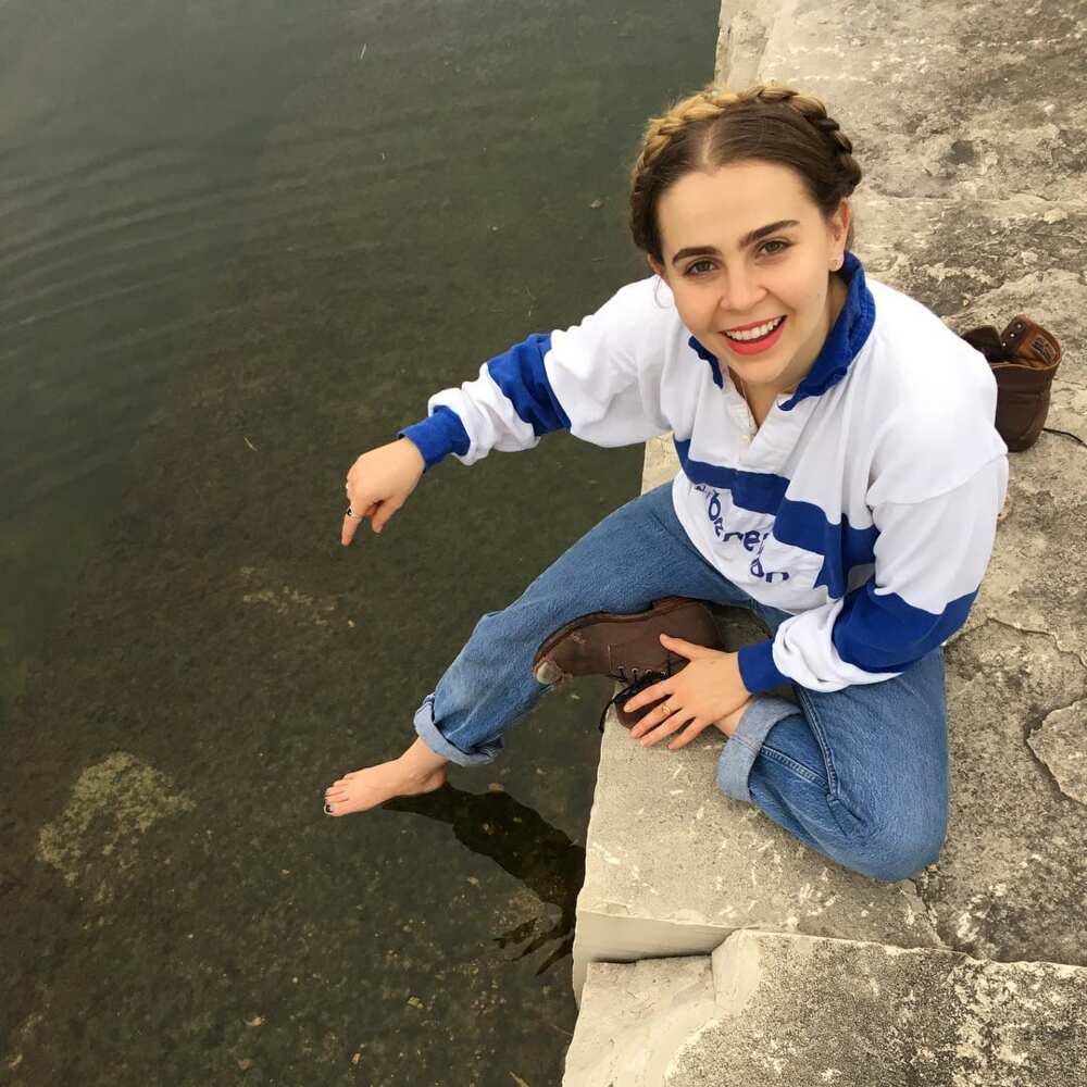 Mae Whitman height Mae Whitman height