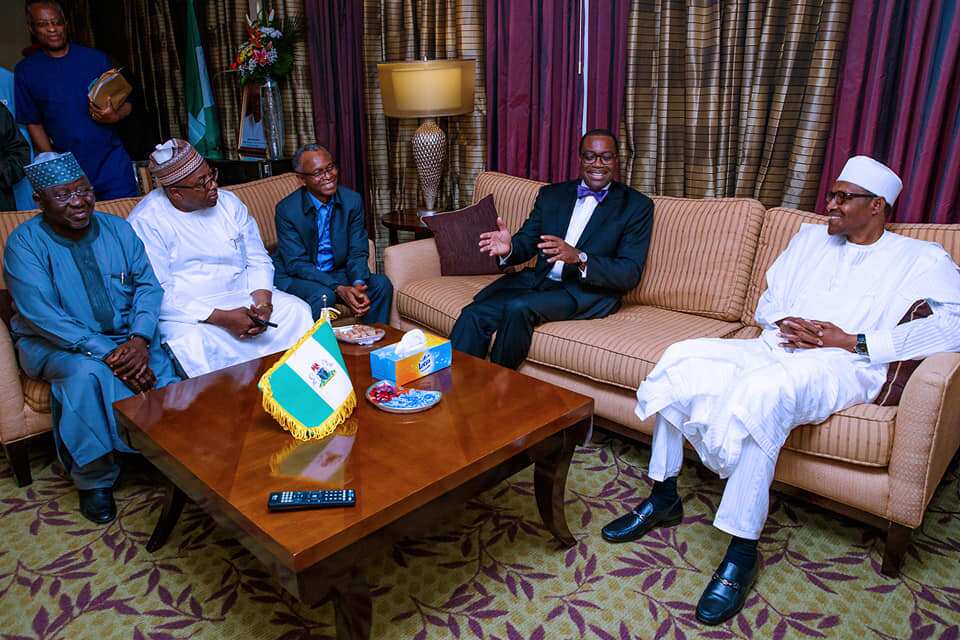 Da duminsa: Buhari ya isa kasar Senegal (Hotuna) Da duminsa: Buhari ya isa kasar Senegal (Hotuna)