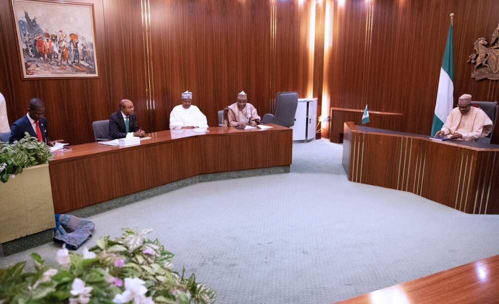 Taron Buhari da manyan jiga-jigai kan sauya naira. Taron Buhari da manyan jiga-jigai kan sauya naira.