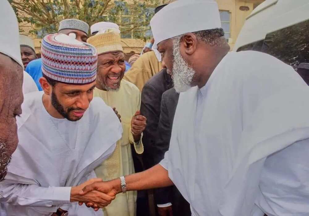 Siyasar Kano: Ganduje ya bayyana ainahin dalilin da yasa ya tsayar da Nasiru Gawuna don ya gaje sa Siyasar Kano: Ganduje ya bayyana ainahin dalilin da yasa ya tsayar da Nasiru Gawuna don ya gaje sa