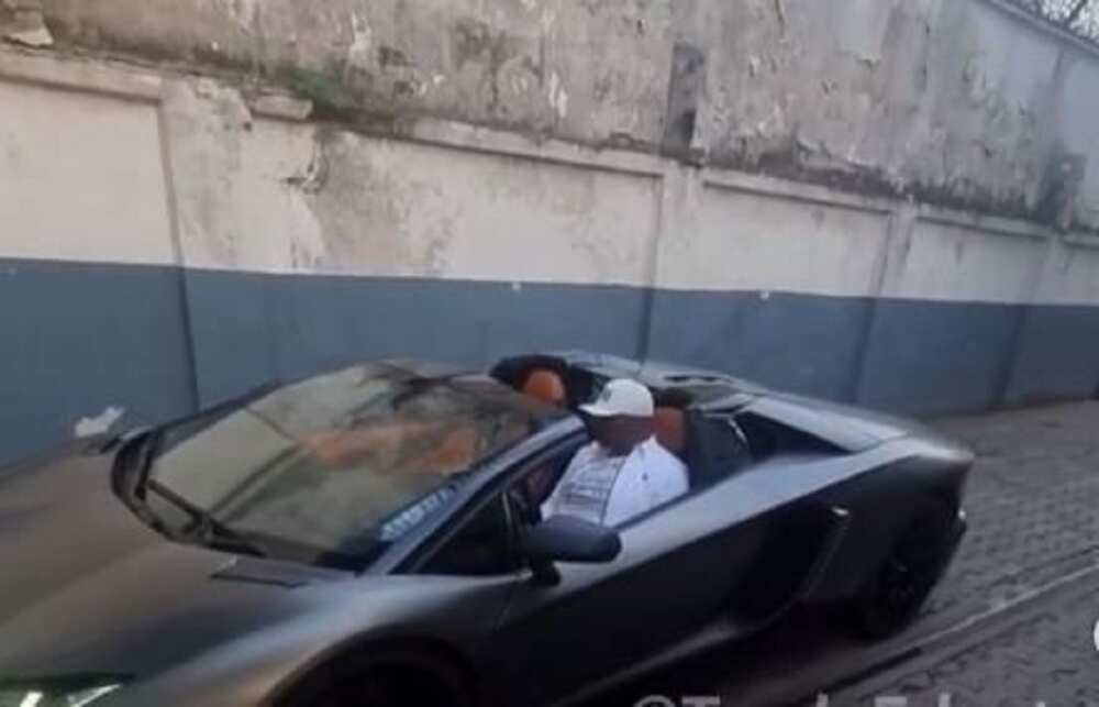 Hotuna da bidiyon motar N460 miliyan da Dino Melaye ya siya Hotuna da bidiyon motar N460 miliyan da Dino Melaye ya siya