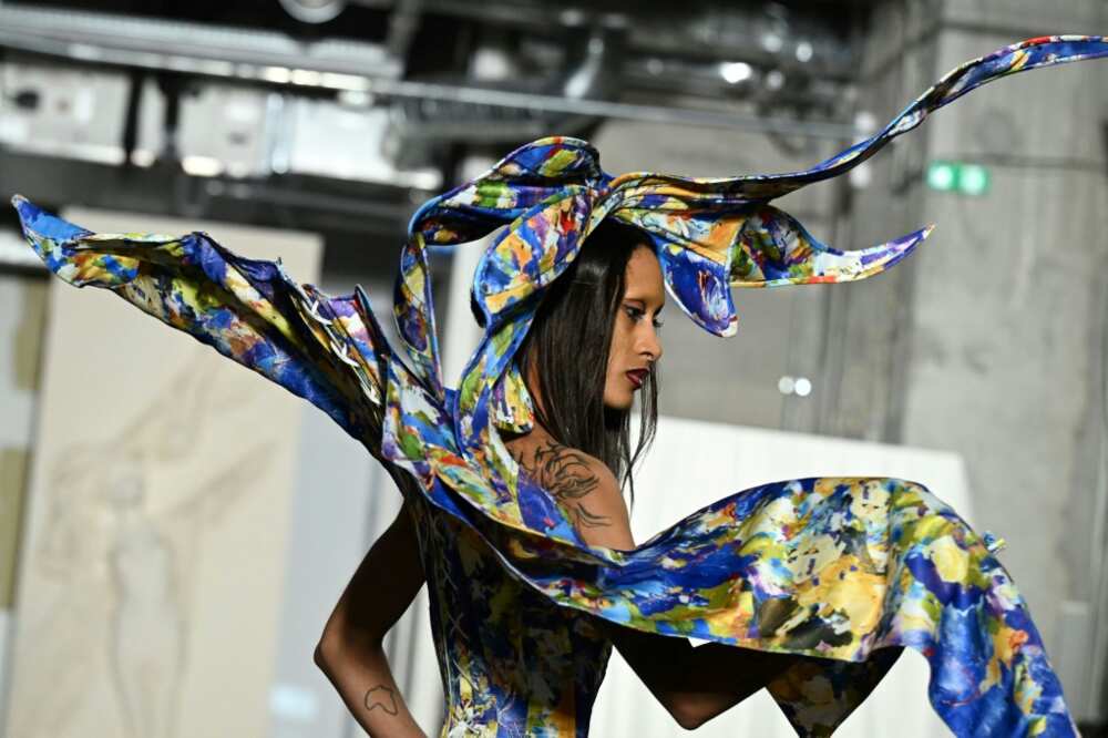 Weinsanto brings cabaret vibes to the Paris catwalk Weinsanto brings cabaret vibes to the Paris catwalk