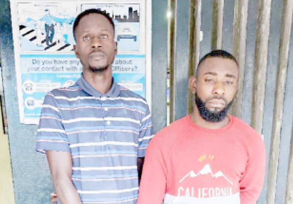 'Yan sanda sun kama mai gadi bayan hada baki da yin fashi a Lagos 'Yan sanda sun kama mai gadi bayan hada baki da yin fashi a Lagos
