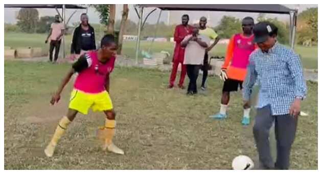 Soccer guru: Video captures Nigerian ex-senator displaying amazing football skills