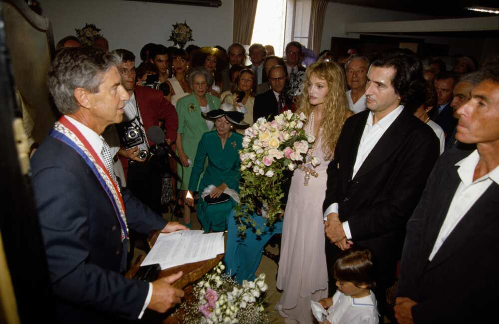 Mariage d'Arielle Dombasle, ex-femme de Paul Albou