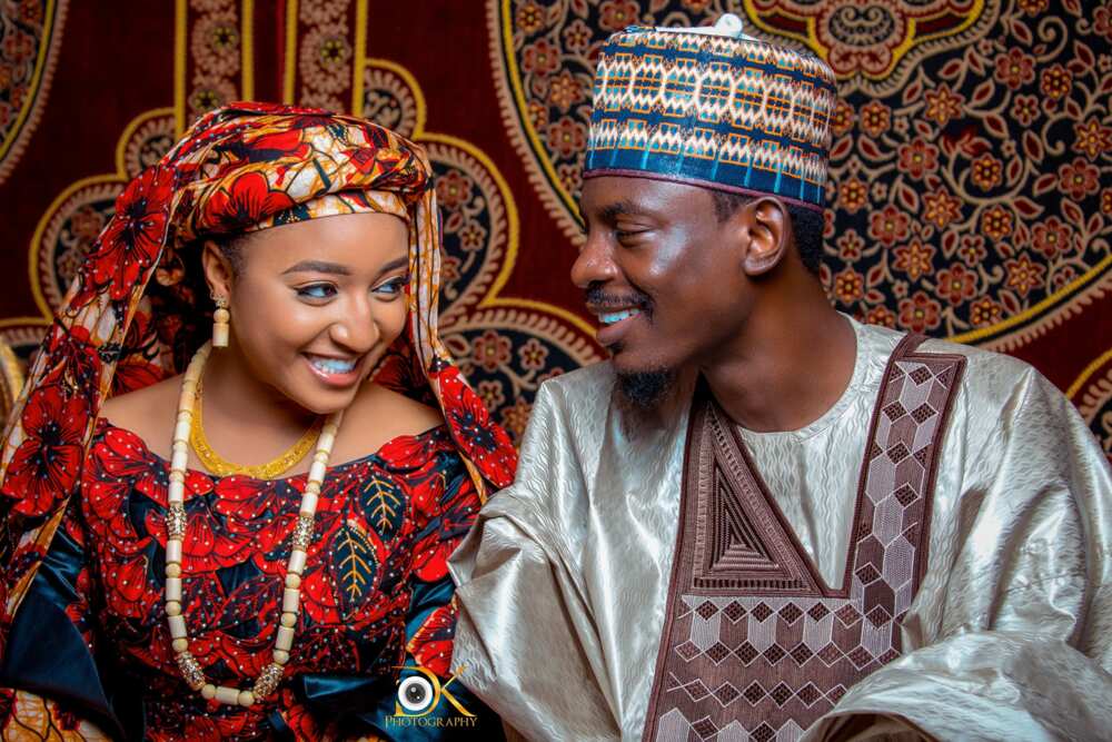 Tsegumi da nishaɗi: Amaryar hadimin Buhari ta aikewa mijinta Bashir Ahmad zafafan kalamai Tsegumi da nishaɗi: Amaryar hadimin Buhari ta aikewa mijinta Bashir Ahmad zafafan kalamai